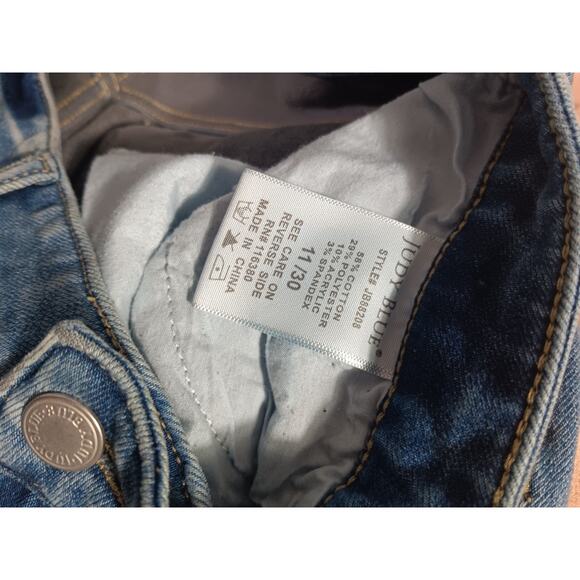Judy Blue Boyfriend fit Cropped jeans size size 11/30 - Picture 5 of 5